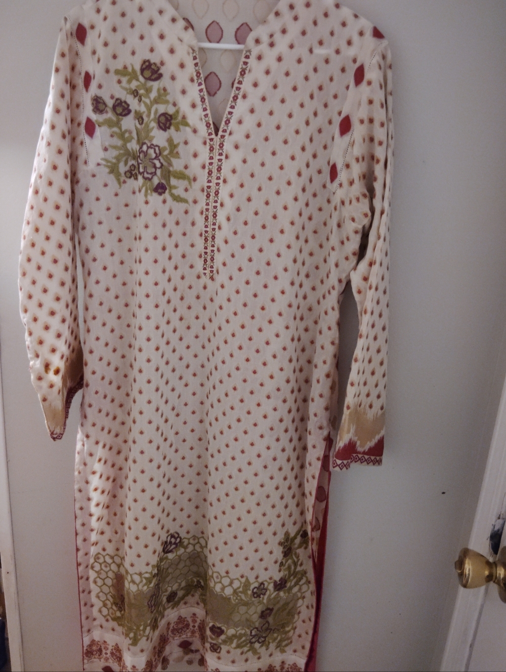 🦋Embroidered Cream & Olive Floral Kurta